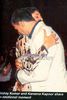 akshay_kumar_kissing_kareena_kapoor_in_a_function