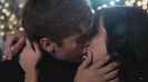 o saruta dar isi aminteste de Selena