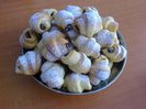Cornulete cu gem de visine si nuca