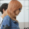 • [intra cu Ailee] N-am chef...:)).. [se aseaza pe canapea]