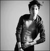 (Kai) ..Si ce daca iesi ?:)) Maknae unde e ? (se uita in jur,il vede) Aaa,lasa..ca vine el inapoi :3