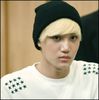 (Kai) ..(se uita urat la Luhan) ..Aha..si mie imi e dor de mine ;;).. (fuge in fata oglinzi,se uita)