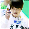 [JH] [ii intra mingea pe sub picioare; se apleaca s.o prinda dar.. GOOOL] .. -_- Nu ma manca.. :))