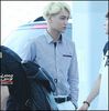 (Kai) ..Merci. ;))..(bea,o trage pe Hwa de codite :3 :)) ) Aww. :>