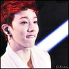 [KK] ..Bine.. :)) ..[se ridica in fund; isi departeaza picioarele; Bomi cade jos].. :))