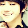 [:X] ..[vine in spatele lui Ailee si Hye`].. Venit aman2. ^^ ..[le ia de dupa talie; le trage`n apa]