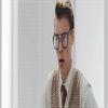 - e-n clasa cu noi? :O. *în șoaptă.*