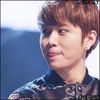 [JH] ..Uuu.. :-w ..[o face pe pantofi; se ridica; merge langa cutii] ..Ale mele :3