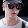 [DW] ..ok.. :| ..[pleaca la baie; se intoarce cu Jy; pleaca]