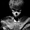 [JH] .. :-L ..[se uita fix la Hoon] .. :-L