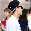 [KK] ..[intra] ..Baieti? ..[se uita in jur] .. :| ..A fost Razboi? ..:-?