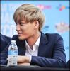 (Kai) ..Heei. :) E frumoasa macar pasarica asta? ;;) .. :)) :-s