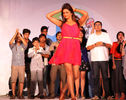 Deepika-Padukone-doing-a-dance-step[1]