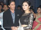 289147-drashti-dhami-and-srk-on-the-set-of-madhubala