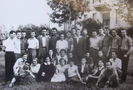 100_7343 ELEVII CLASEI a-XII-a DIN ANUL 1962 ,LICEUL CODLEA ,IN MIJLOC DIRIGINTA .