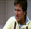 *uitandu-se pe hol* Eeeew, ce scar**..bos