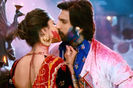 T_Id_427456_ranveer-deepika-kiss