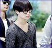 x. *le pune lui Kai si Krys mainile in jurul gatului lor* Piticoti,stay down. ^^.