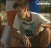 Da, așa e. ( se pune lângă ea, pe bancă . ) Ce faci ? Ai venit și tu să cauți gagici ?