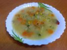 Supa-crema de cartofi cu morcovi, patrunjel, mazare si porumb