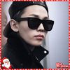 ♫ [pune cutiile jos] Mai bine luam eu bradul. :( :)) >:P Noona. >:D< [hug BoA].