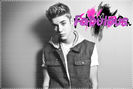 [Tocmai atunci cobora si Justin]:Maaax!! Frate[HUG]