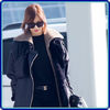 • [il loveste in brat] :-w Nana 2 -_- [se aseaza pe canapea]