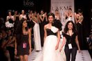 Deepika-Padukone-Hot-LFW-06