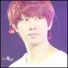 - Da, salut si voua..Nu te-am vazut Kai. Am luat amenda. Ia florile. |i le da lui Yesung|