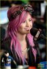 demi-lovato-shows-off-new-pink-hair-for-grammys-interviews-03