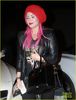 selena-gomez-grabs-dinner-wtih-pink-haired-demi-lovato-08