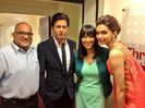 srk-and-deepika-posed-fans-during-chennai-express-premiere-cineworld-feltham-london