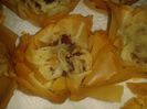 cos cu rulada din aluat foietaj, carne tocata, visine din visinata, condimente