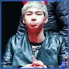JB) Nanaa~ [se pune langa ea] Vreau si eu sa ascult. :3 :D :-s