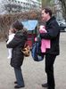 Andreea si Jozsi in parcul dintre blocuri, Iasi aprilie 2012