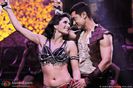 Katrina-Kaif-and-Aamir-Khan-in-Dhoom-3-Movie-Stills-Pic-2-560x374
