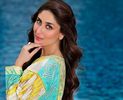 Kareena-Kapoor-Khan-Dazzled-In-Crescent-Lawn-2014-By-Faraz-Manan-17