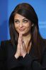 aishwarya_doing_namaste