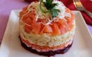 salata de somon pe o haina de blana