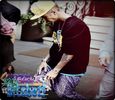 ; justin ; [intra in clasa si se opreste imd ce ii vede