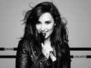 demi_lovato_girlfriend_2013-1600x1200