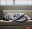 » |suna alarma;o opreste| E deja dimineata? ..(:|.. |se invarteste pe canapea|