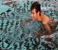ɳҽყɱαɾ | *intra in apa si o trage si pe ea*