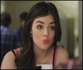 .•*´♥`*•. *o vede pe adda venind pe plaja* Hey Adda! *ii face cu mana*