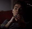 *ii da peste mana si ii cade paharu* Eu beau direct din sticla *ciocneste cu el*#Klaus
