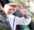 ┆❥. Imi place mai mult pe intuneric :-" [inchide usa; o ridica-n brate;