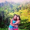 - #se joaca cu mainile lui si dupa se uita la el si zambeste :o3