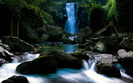 Blauer-Wasserfall