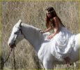 miley-cyrus-white-horse-photo-shoot-02_1[1]