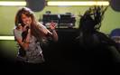 miley-cyrus_COM-kidsinagural-wearetbefutureconcert-2009jan19-009